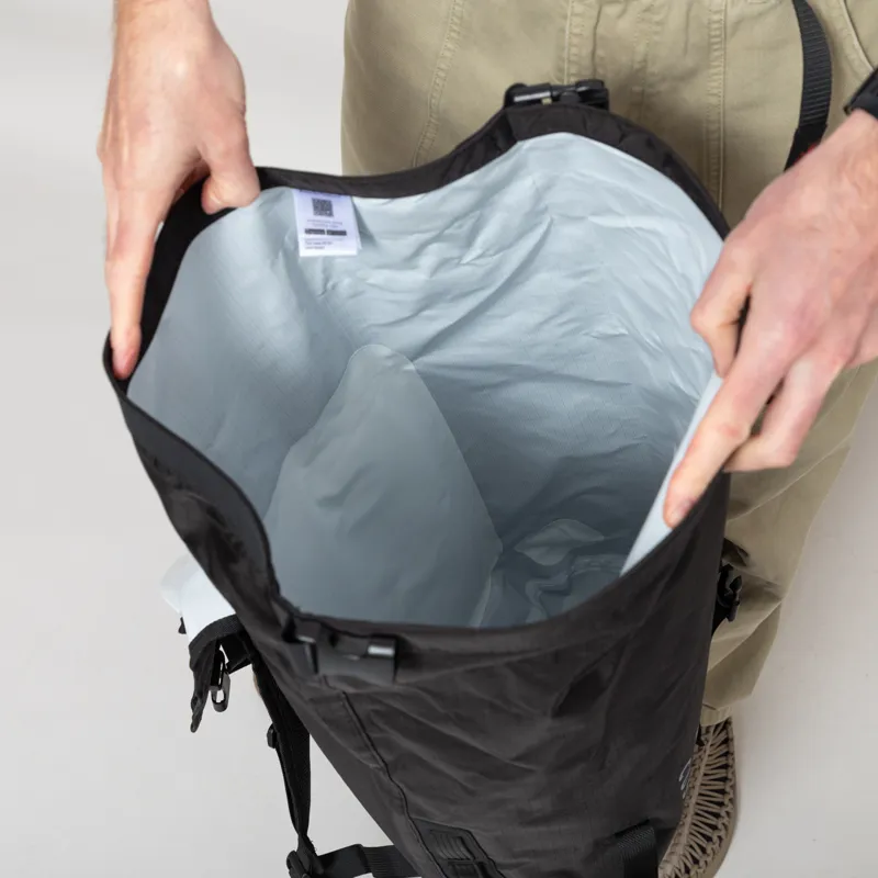 Deus Ex Machina Escapade Dry Backpack Black-9