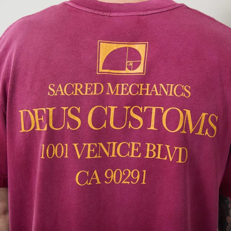Deus Ex Machina Perfect Ratio T Shirt Riding Red-5