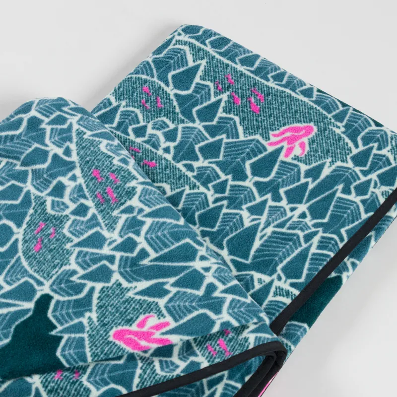 Kavu Doe Bay Fleece Blanket Sassy Sasquatch-1