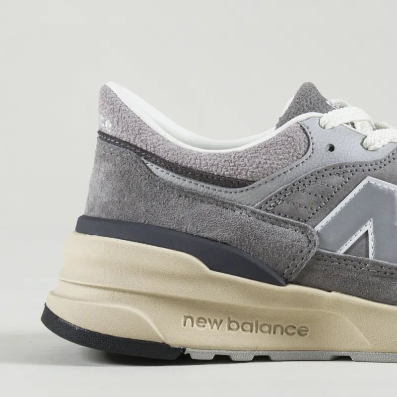 New balance best sale 993 mens gold