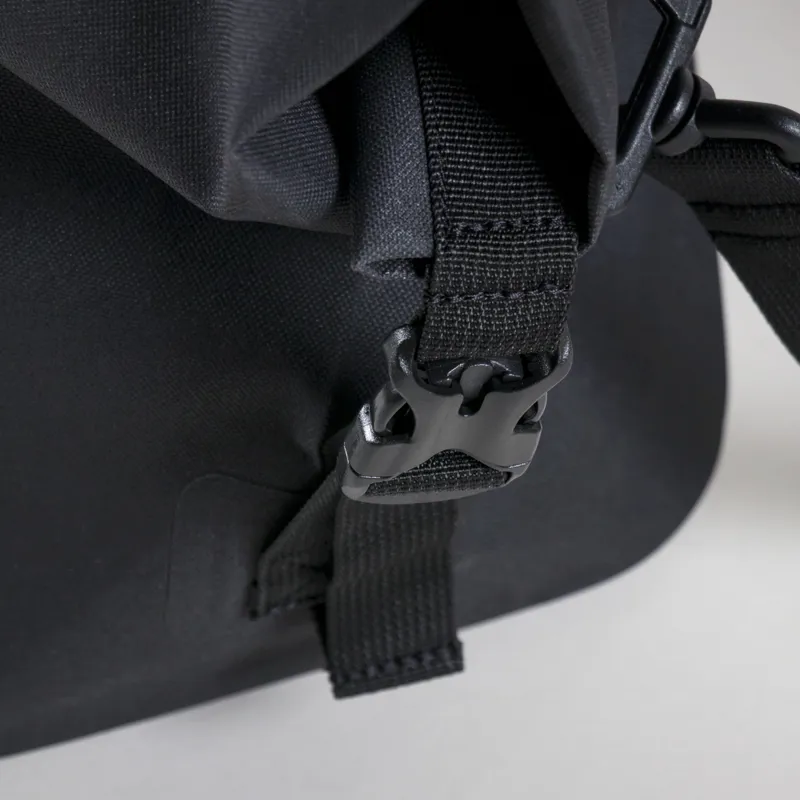 Snow Peak Dry Boston Bag Black-9