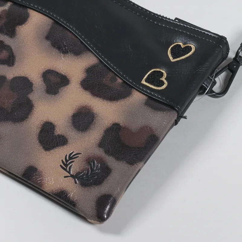 Amy winehouse 2025 fred perry bag