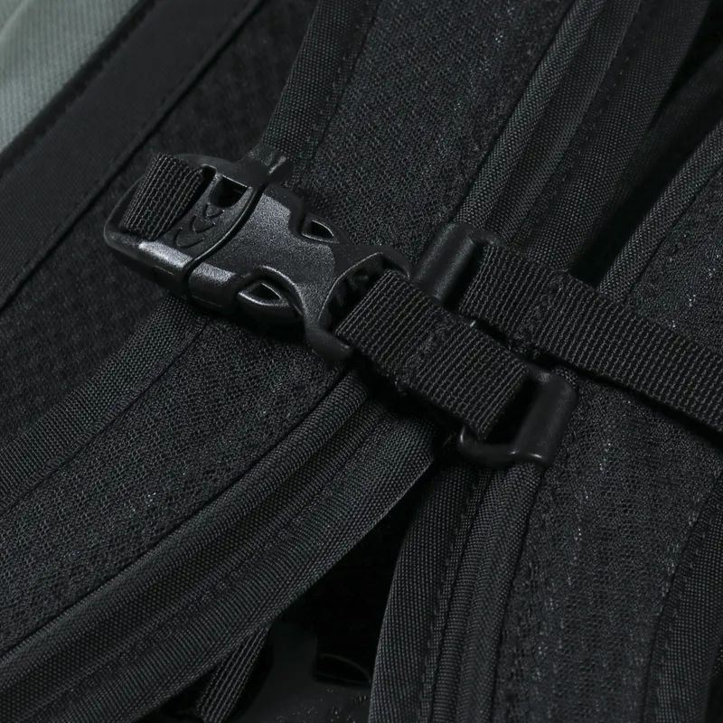 Osprey Arcane Roll Top Waterproof Bag 18L Pine Leaf Green-8