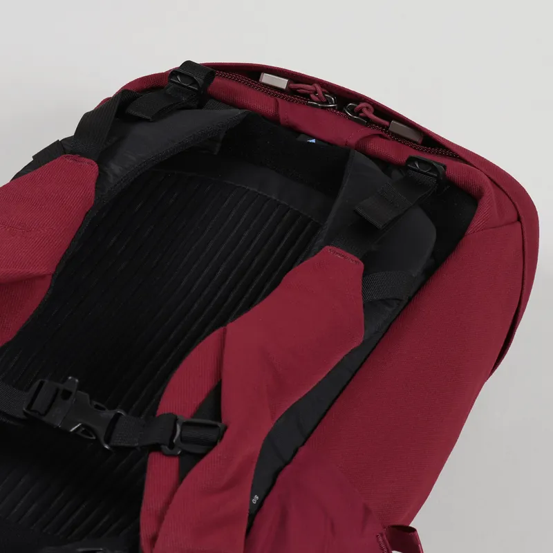 Osprey Archeon 24 Pack Mud Red-3