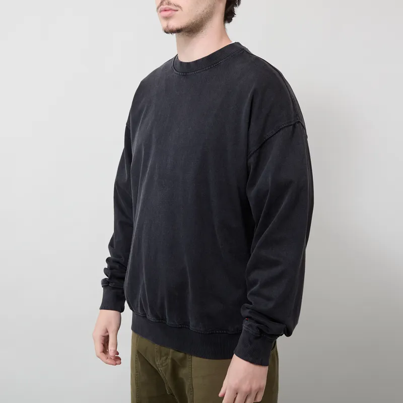 Earth People Relaxed Crewneck Black-1