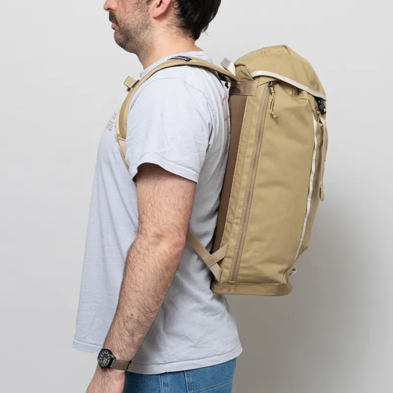 Patagonia Fieldsmith Lid Pack 28L Classic Tan-1