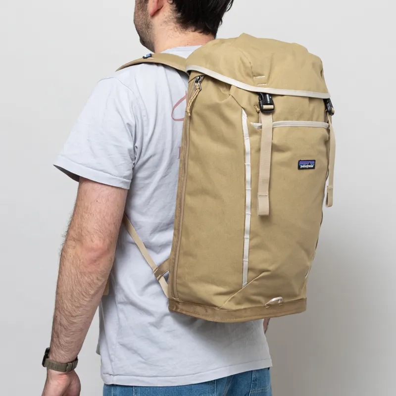 Patagonia Fieldsmith Lid Pack 28L Classic Tan-2