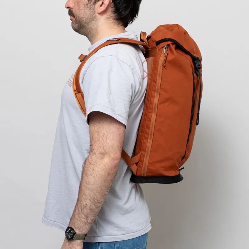 Patagonia Fieldsmith Lid Pack 28L Robin Brown-1