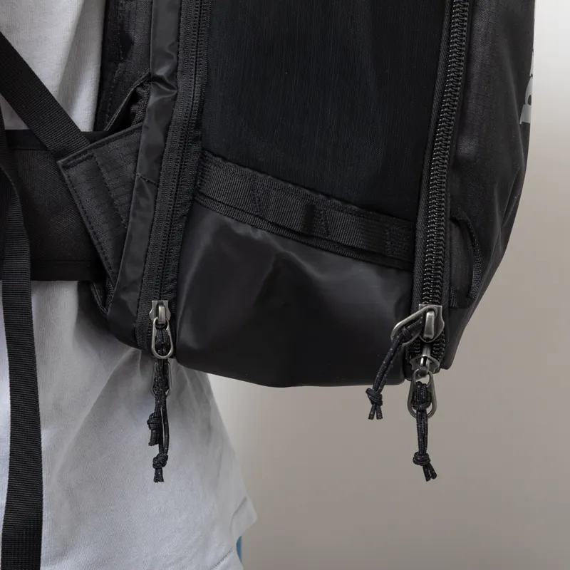 Patagonia Black Hole Mini MLC 30L Bag Black-6