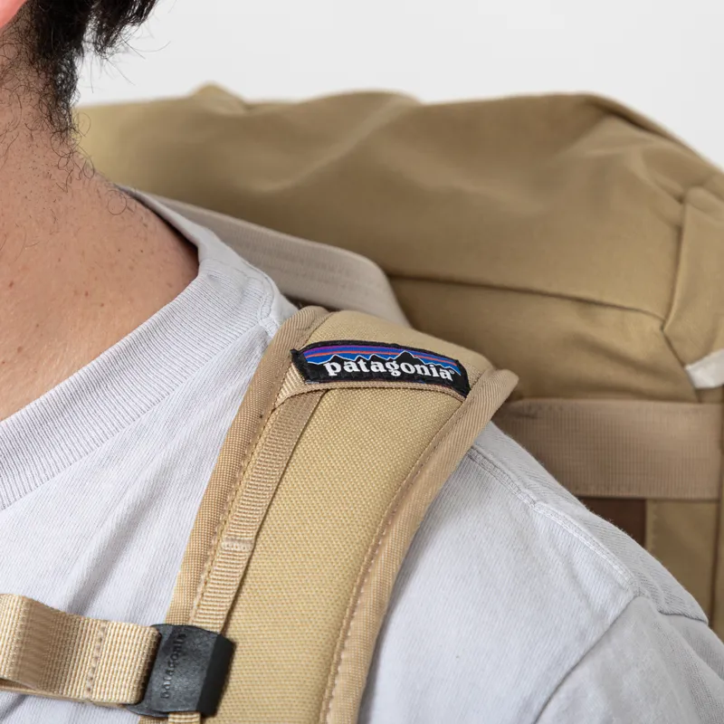 Patagonia Fieldsmith Lid Pack 28L Classic Tan-10