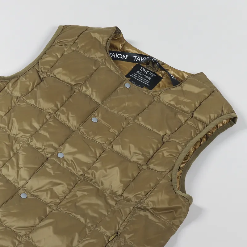 Taion Crew Neck Button Down Vest Beige-4