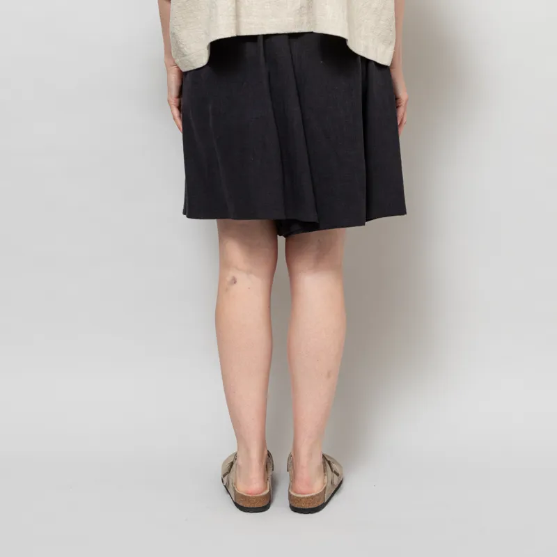 Kate Sheridan Womens Linen Pleat Play Shorts Black-3