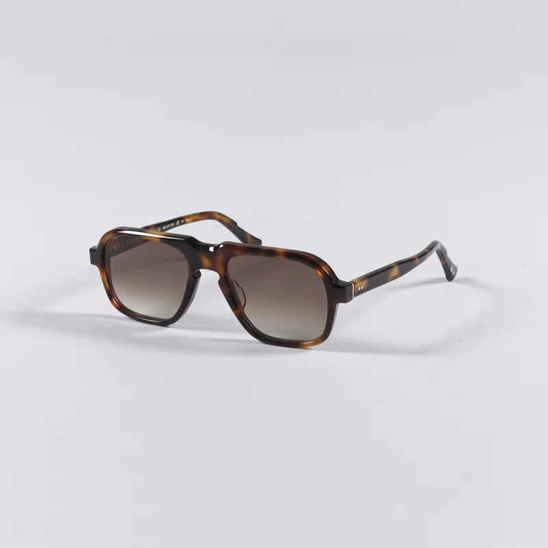 Round Diamond Centered Sunglasses - Gradient Colored - ApolloBox