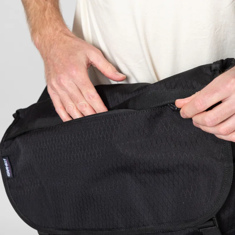 Gramicci Messenger Bag Black-4