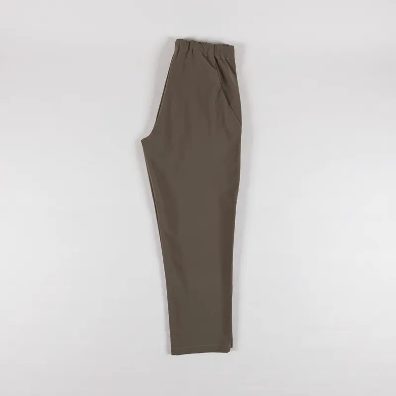 Goldwin One Tuck Tapered Stretch Pants Taupe Grey-2