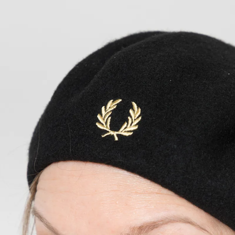 Fred Perry Womens Embroidered Beret Black Champagne-3