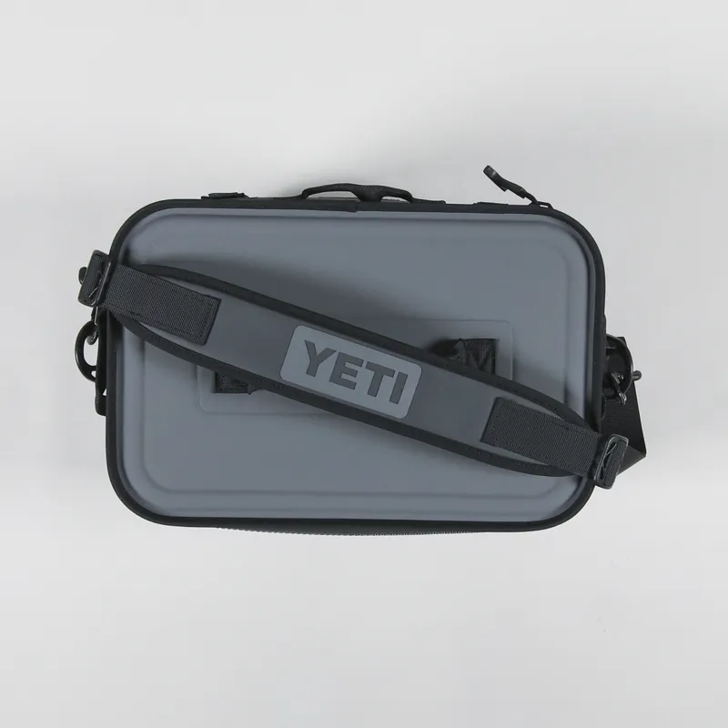 YETI Hopper Flip 18 Charcoal-12