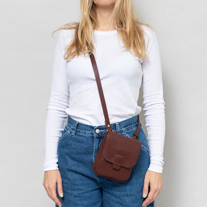 Kate Sheridan Womens Half Orbed Tab Leather Bag Chestnut