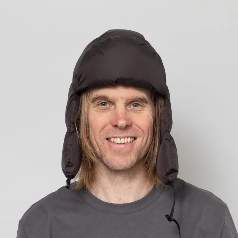 66 North Dyngja Puffy Hat Licorice-1