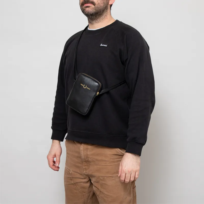 FRED PERRY☆ Tumbled Leather Side Bag BLACK Hip bags FRED PERRY Tumbled Leather Side Bag Black | Footshop