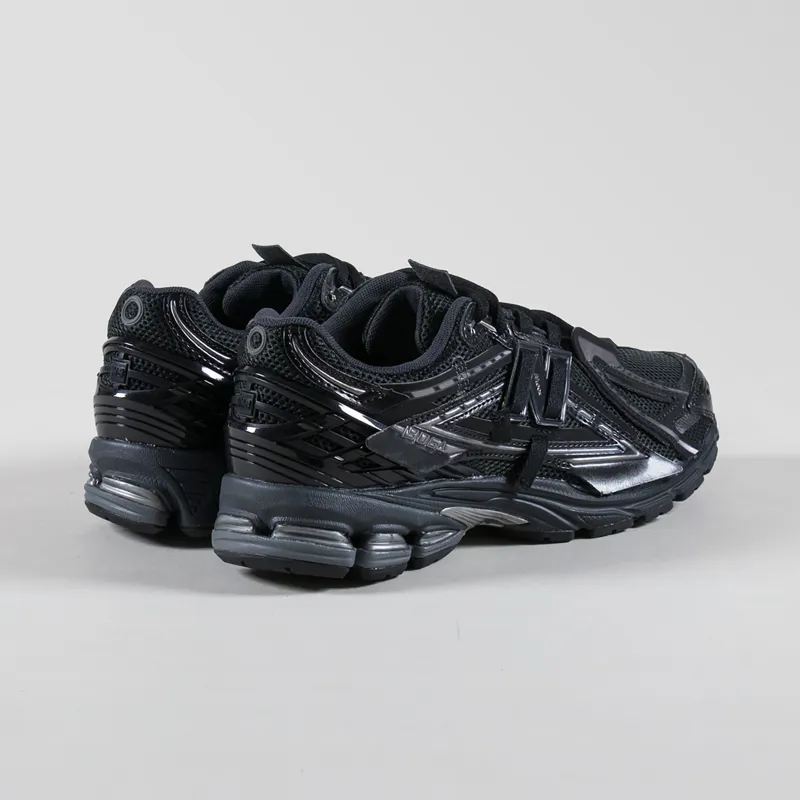 New Balance 1906A Shoes Black-1