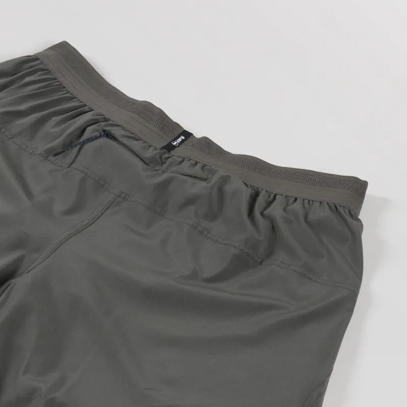 Janji 5 Inch AFO Middle Shorts Carbon-3