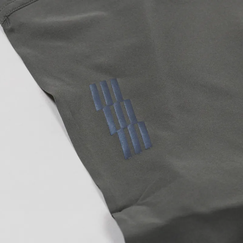 Janji 5 Inch AFO Middle Shorts Carbon-5