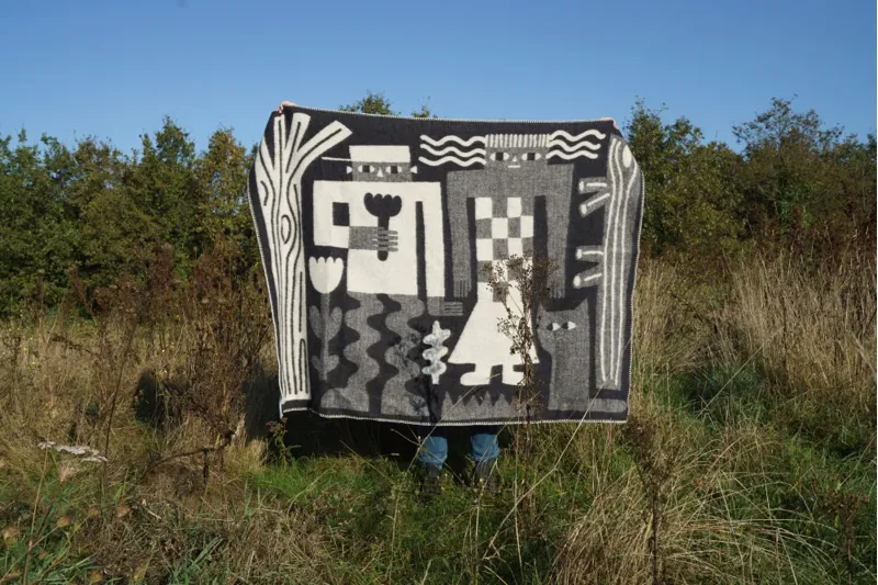 Donna Wilson Me And You Blanket Black Grey-10