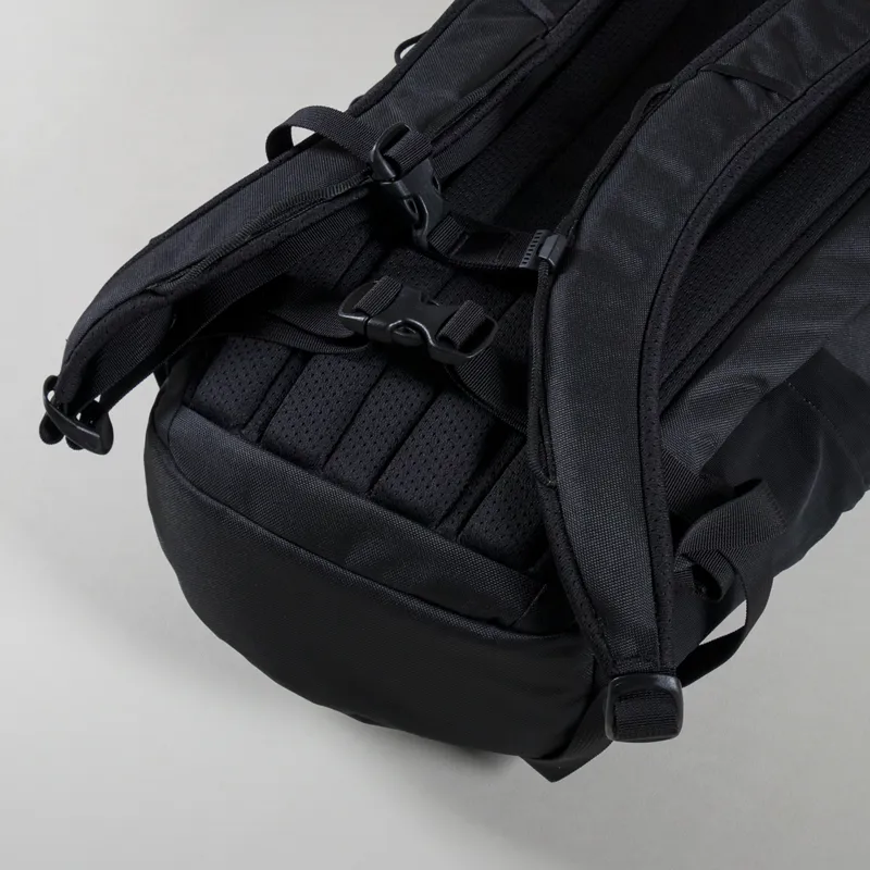 Arc'teryx Mantis 16L Backpack Black-9