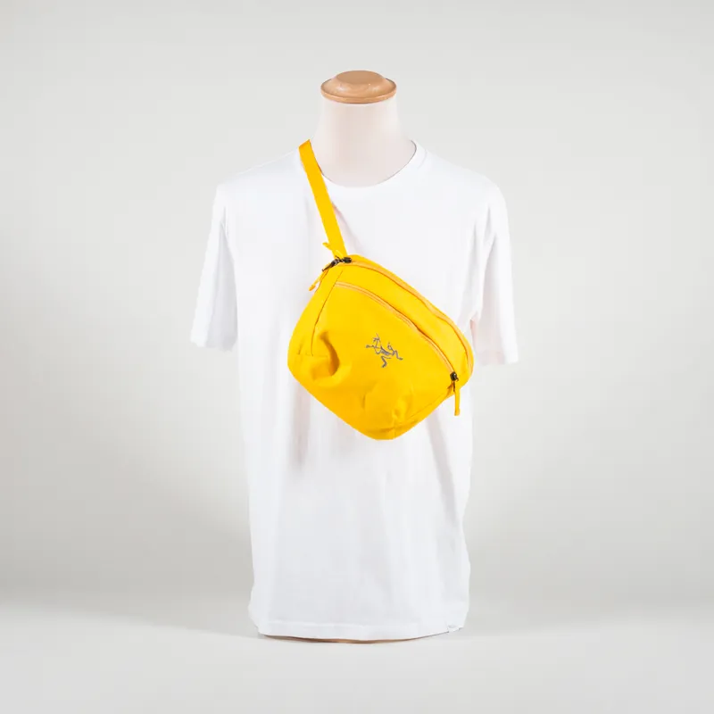 美品 ARC'TERYX mantis2 waistpack GOLD イエロー Arc'teryx Mantis 2 Waistpack Edziza Yellow