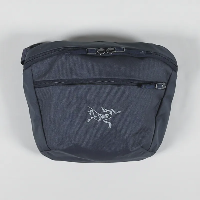 Arc'teryx Men's Mantis 2 Waist Pack in Black Sapphire Arc'teryx