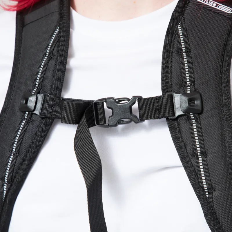 ORTLIEB Velocity High-Vis Backpack 23L Black Reflective-12