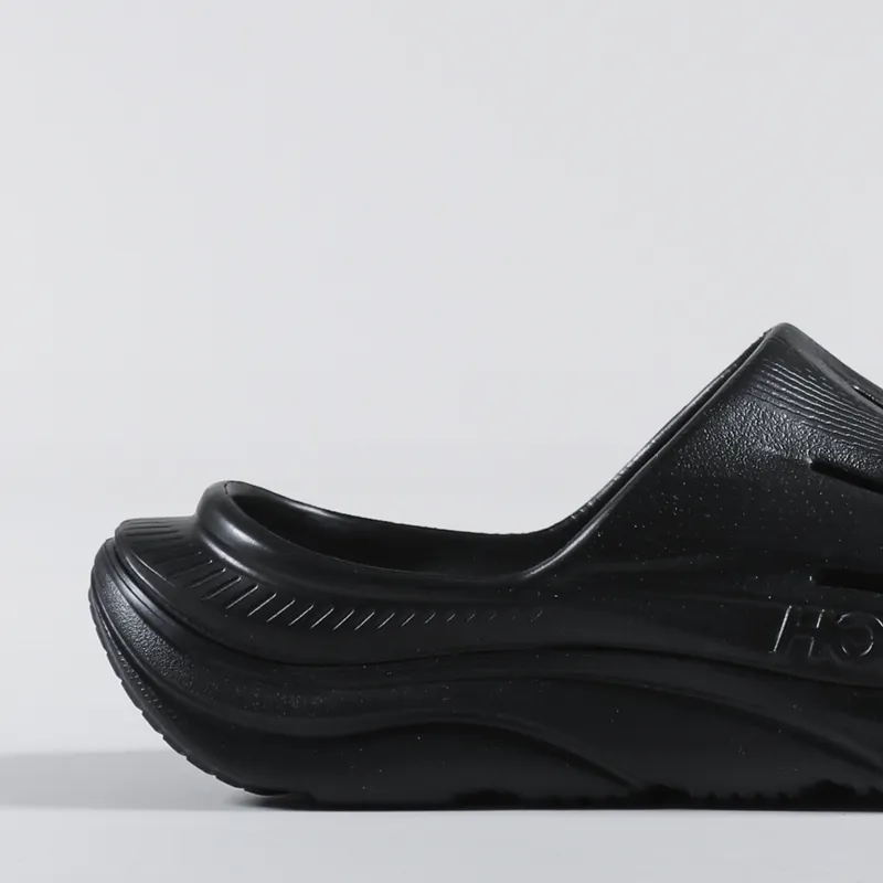 靴 HOKA ONEONE ORA RECOVERY SLIDE 3 BLACK HOKA®公式サイト【オラ リカバリー スライド 3|ORA RECOVERY SLIDE 3