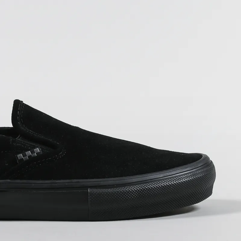 Slip on hotsell sneakers all black