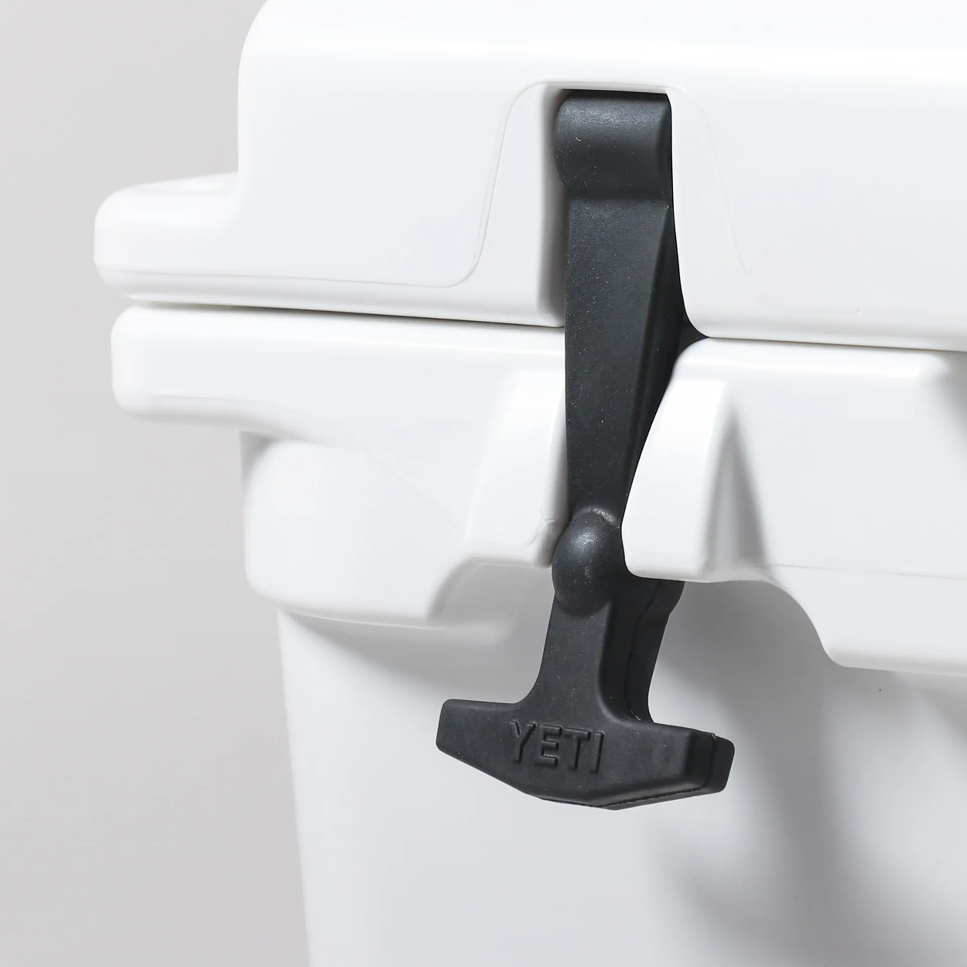 YETI Travel Camping Tundra 35 White Drinks Food Cooler