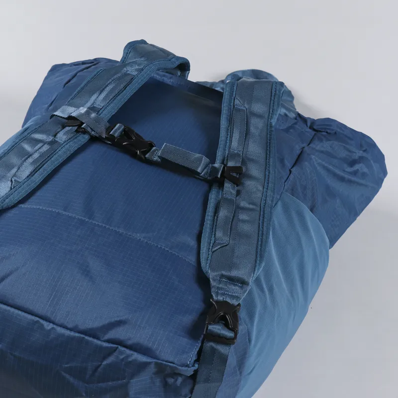 Patagonia Ultralight Black Hole Tote Pack Wavy Blue-6