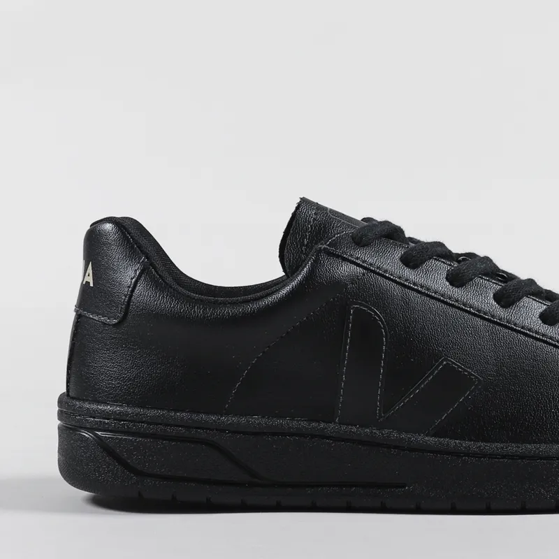 Sneaker on sale full black