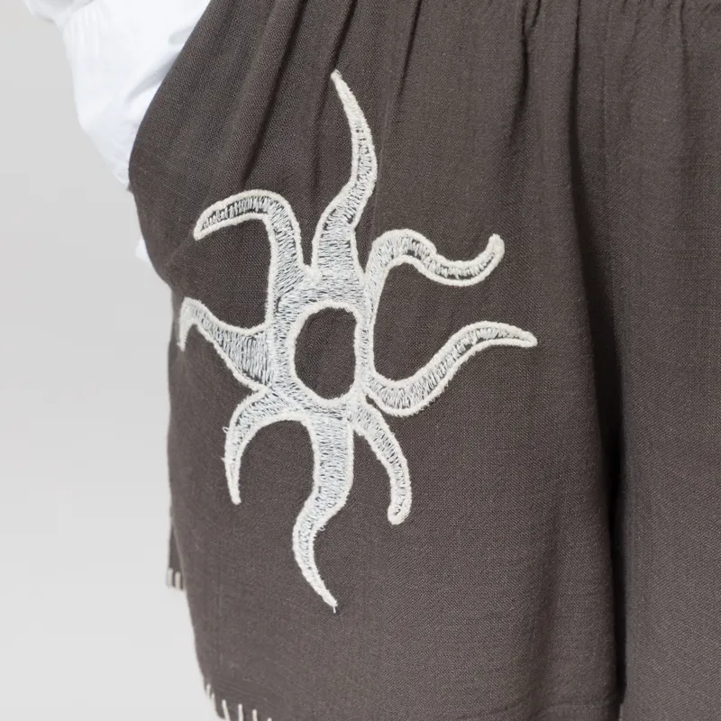 Indi and Cold Womens Elastic Short Pant Carbon-5