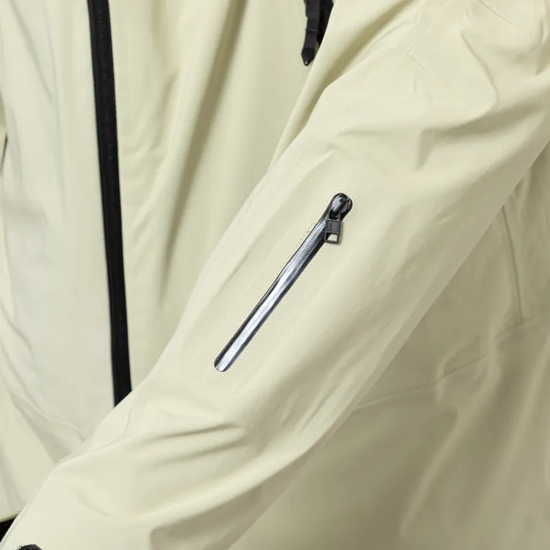 66 North Snaefell Shell Jacket Oat Grains-11