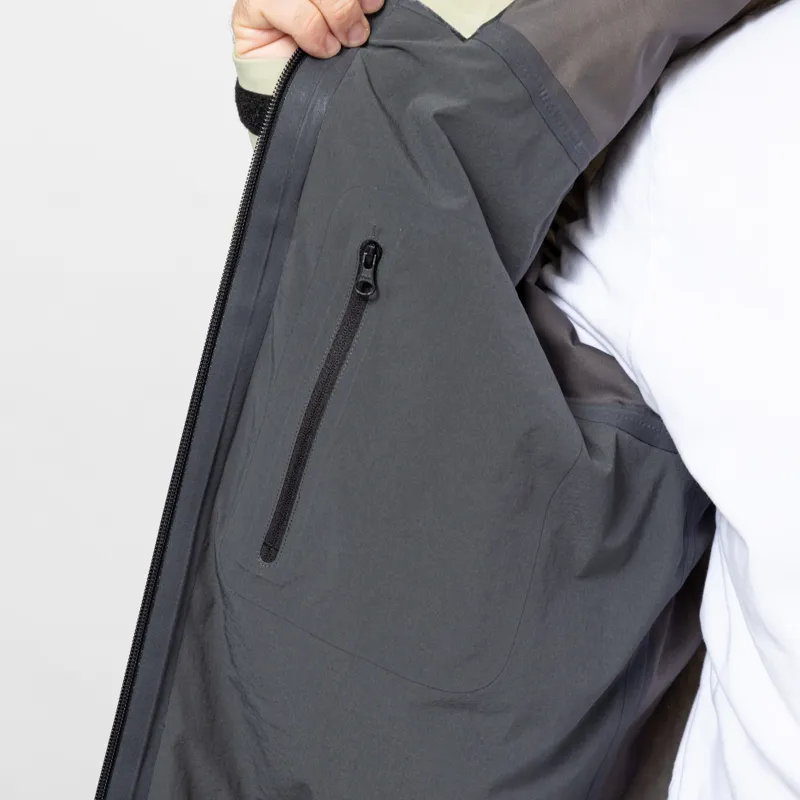 66 North Snaefell Shell Jacket Oat Grains-8