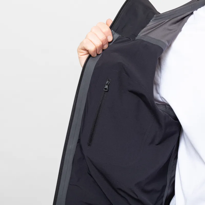 66 North Snaefell Shell Jacket Black-10