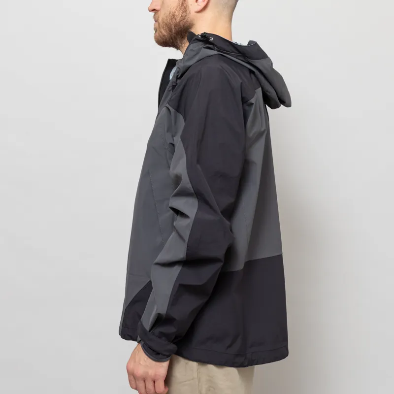 66 North Dyngja Shell Jacket Black-4