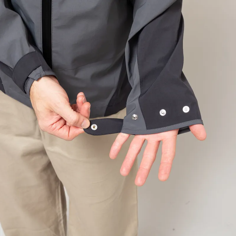 66 North Dyngja Shell Jacket Black-10