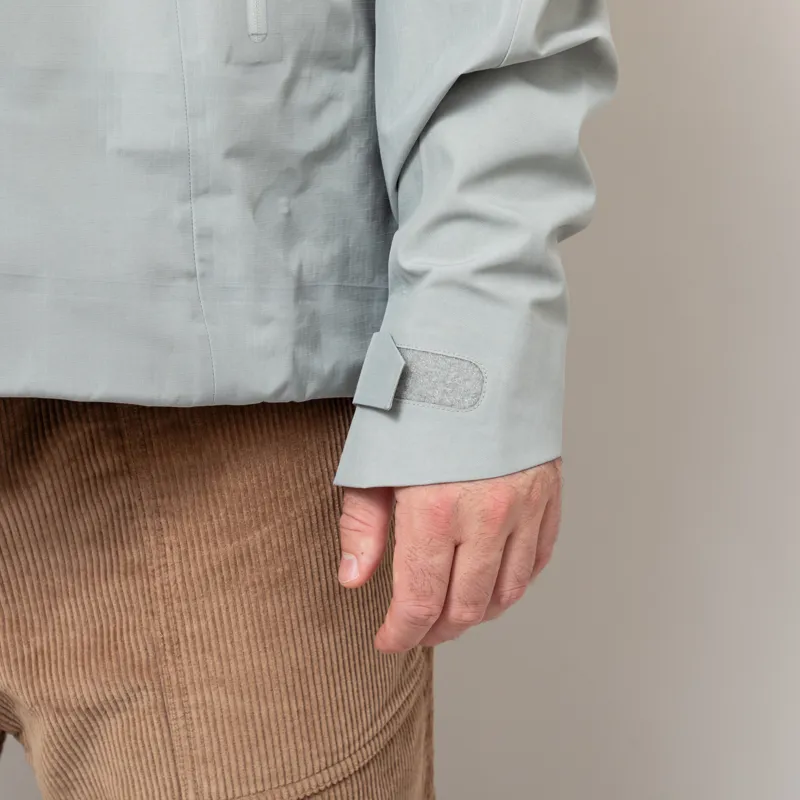 66 North Hornstrandir GORE-TEX Pro Jacket Grey Sky-12