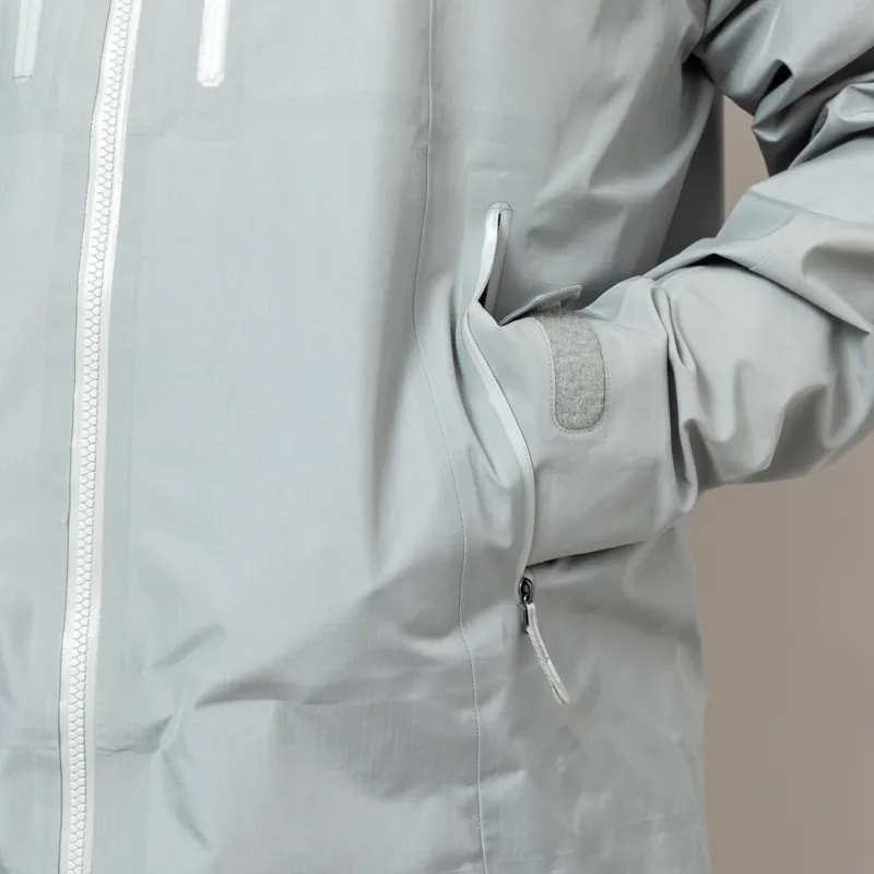 66 North Hornstrandir GORE-TEX Pro Jacket Grey Sky-9