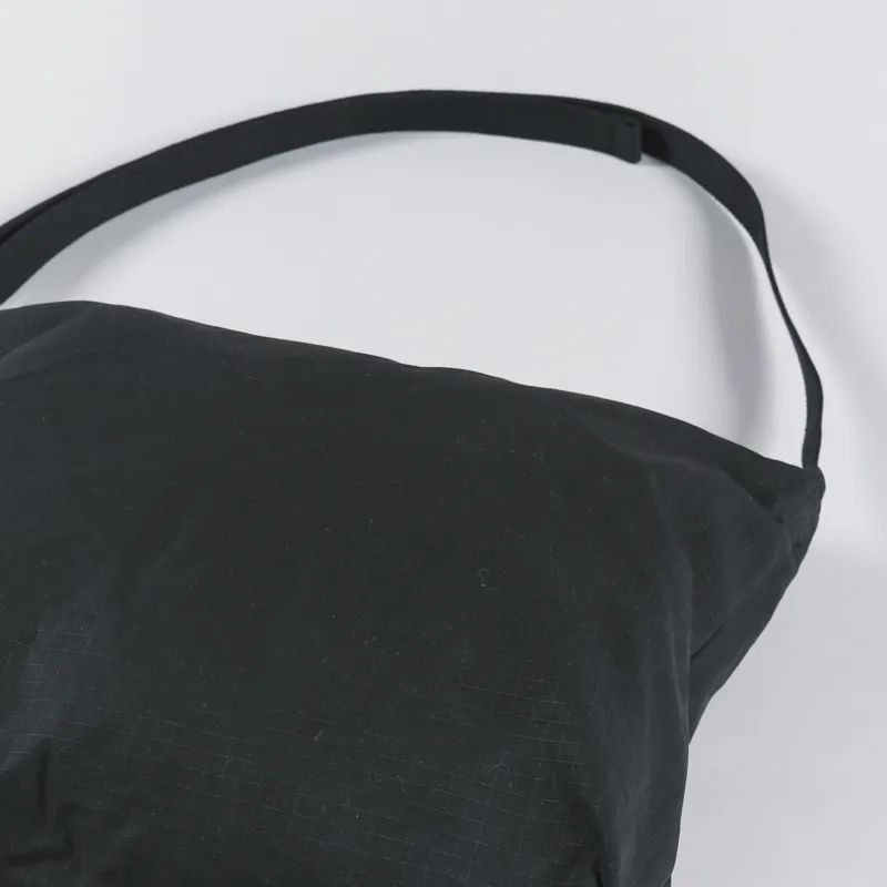 WAWWA Water Resistant Messenger Bag Black-2