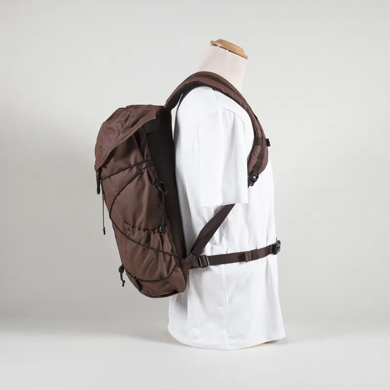 Flap clearance over backpack