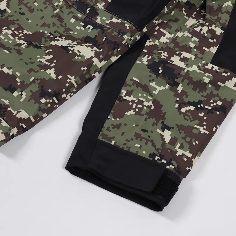 The North Face 1994 Retro Mountain Light Jacket Digital Camo-9