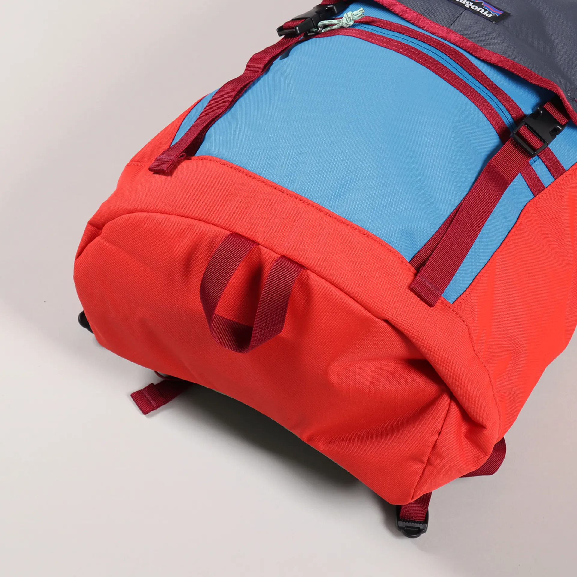Patagonia Arbor Classic Pack in Catalan Coral. Patagonia Arbor Classic Pack 25L Patchwork Catalan Coral Red main image 4