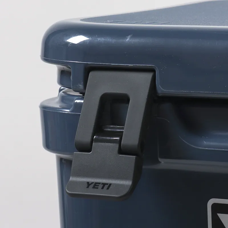 YETI Roadie 24 Navy-6